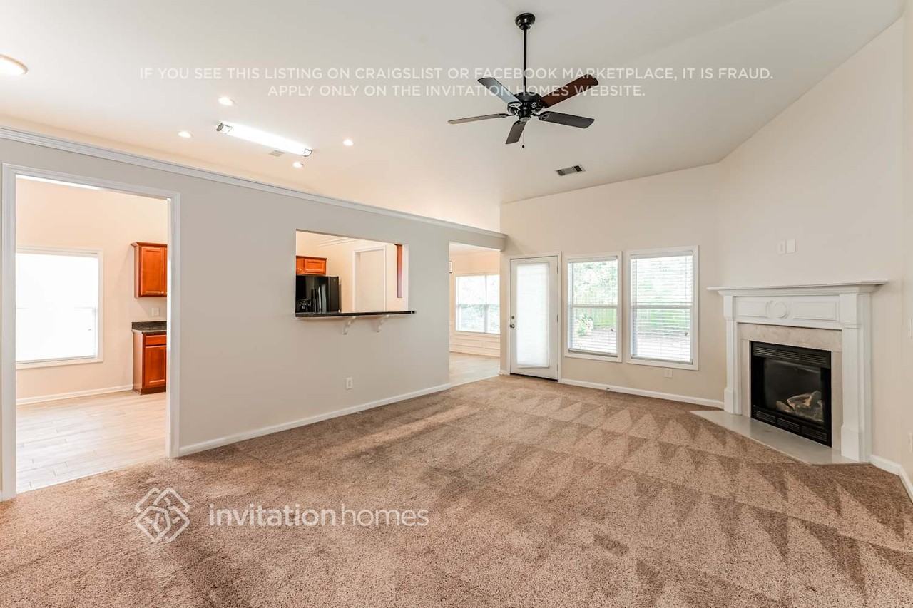 2526 Gristhaven Ln - Photo 3 of 15