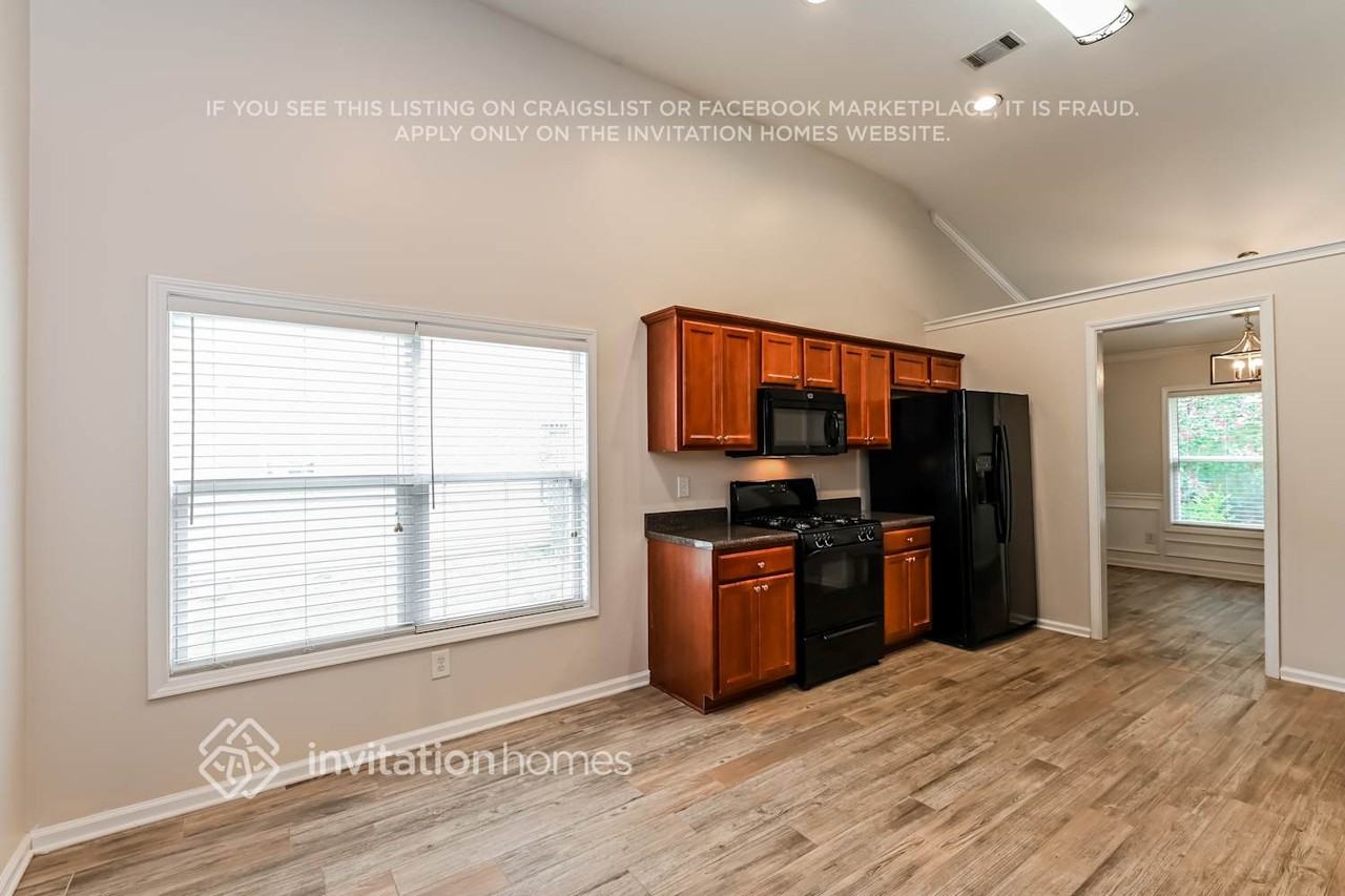 2526 Gristhaven Ln - Photo 4 of 15