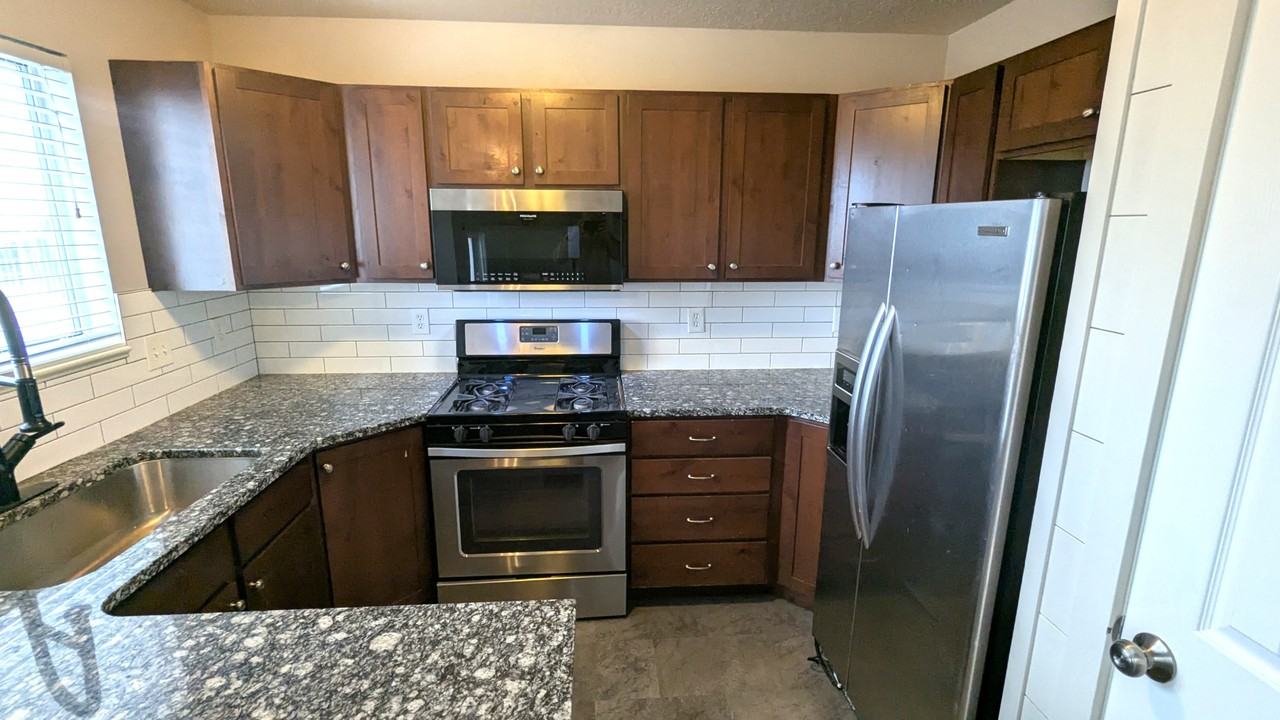 1135 E Meadow Way Dr - Photo 2 of 33