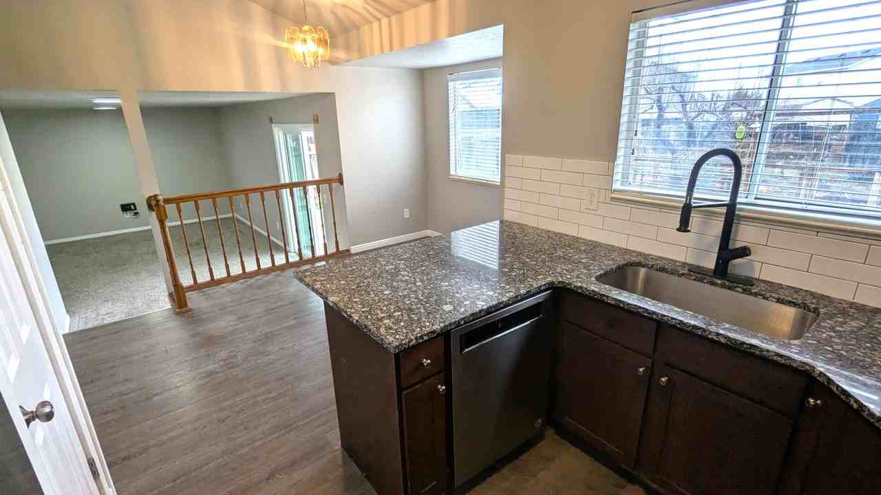 1135 E Meadow Way Dr - Photo 6 of 33