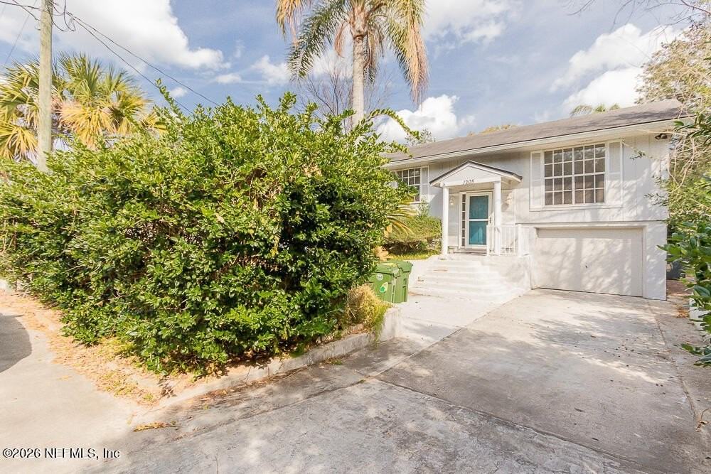 1205 16th St N - Photo 2 of 33