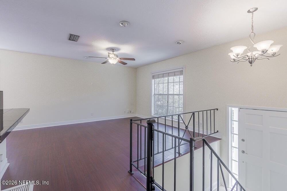 1205 16th St N - Photo 4 of 33