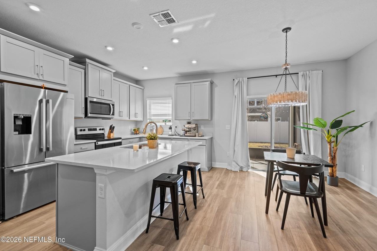 12050 Calvesta St - Photo 4 of 39