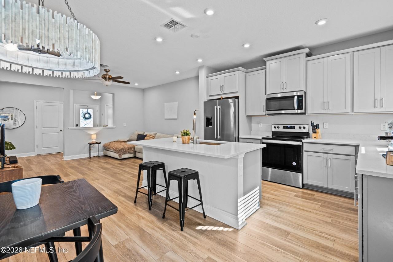 12050 Calvesta St - Photo 7 of 39