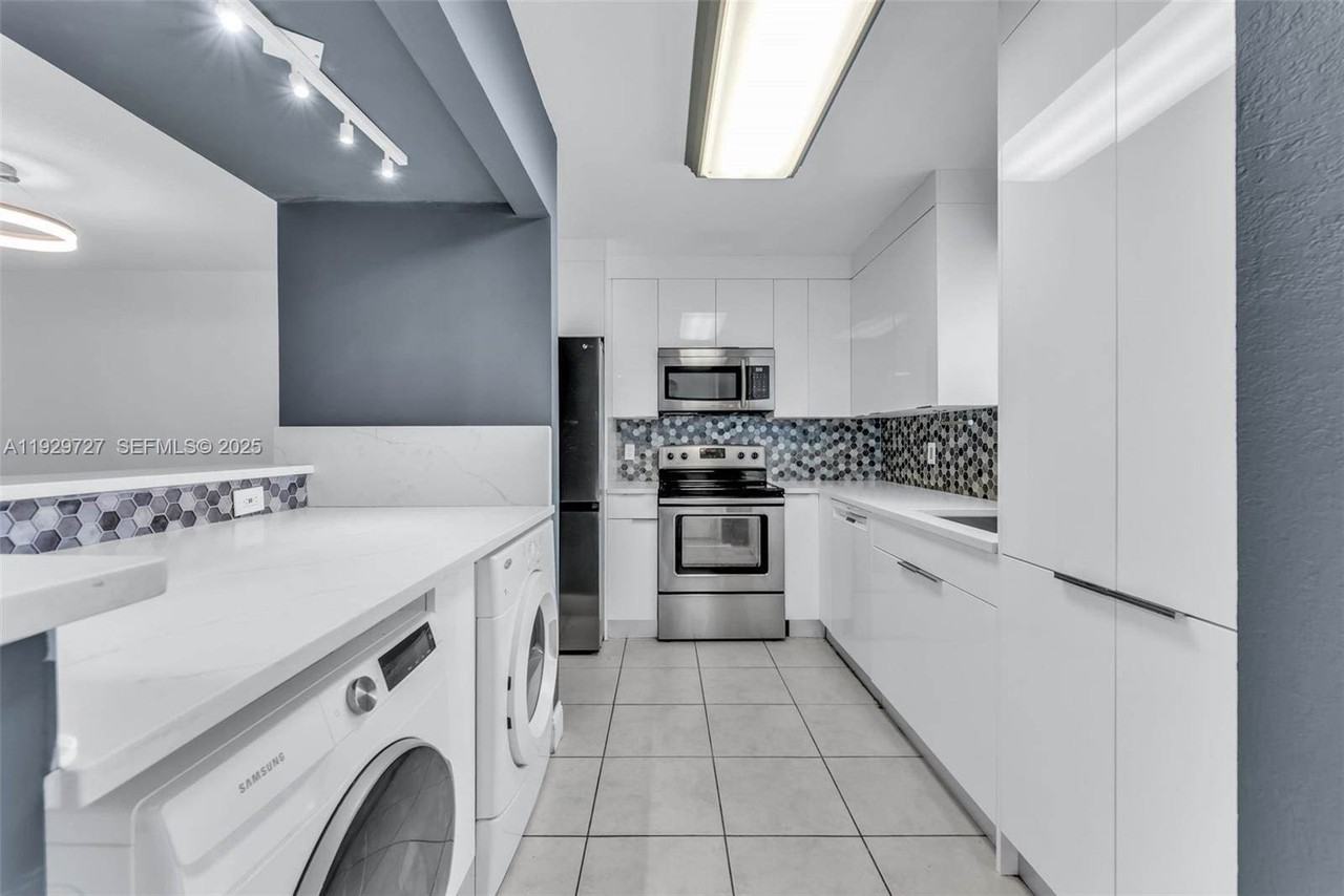 2945 Nw 68th St