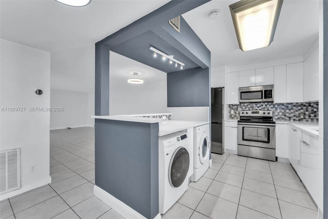 2945 Nw 68th St - Photo 2 of 27