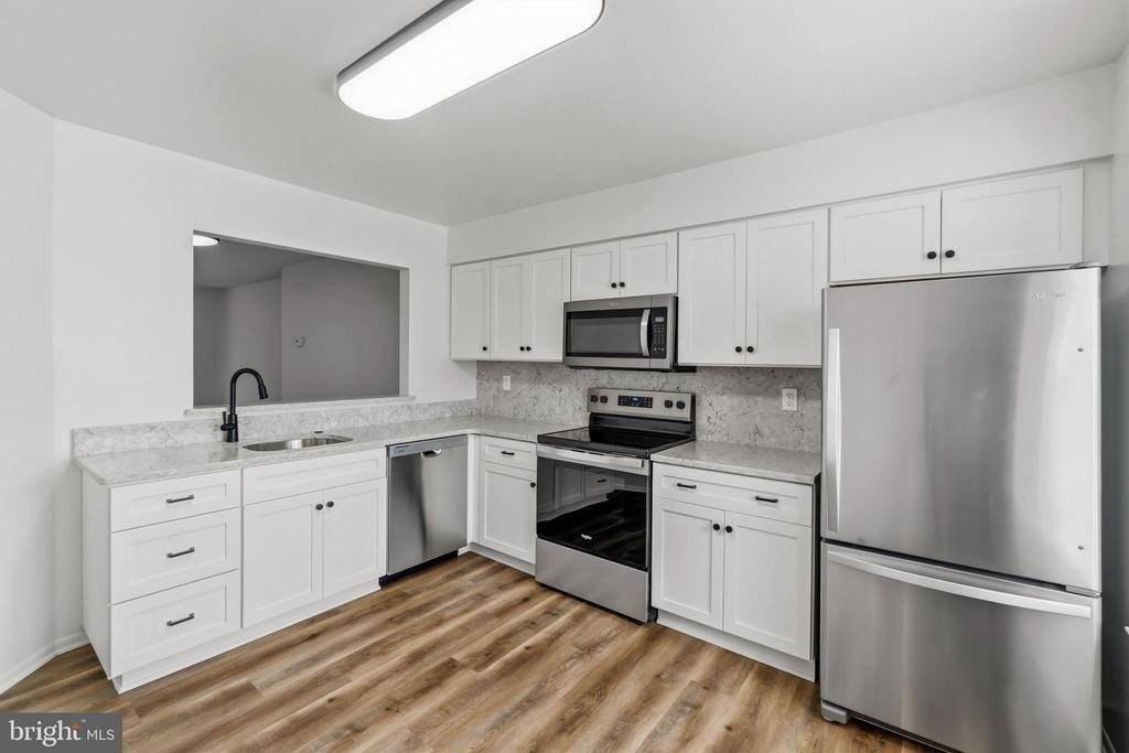 6096 Majors Ln - Photo 4 of 24