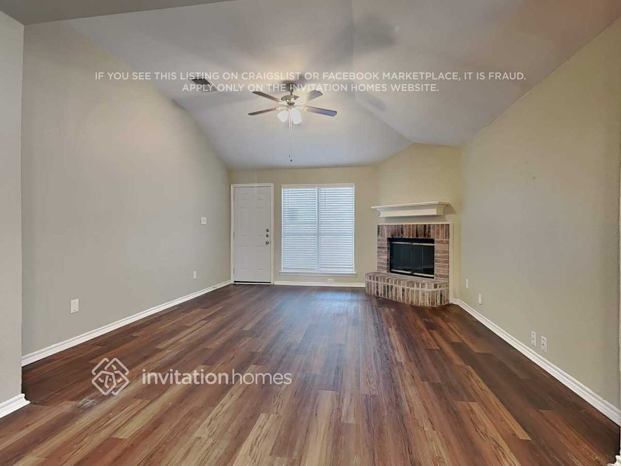 8175 Spruce Valley Dr - Photo 3 of 18