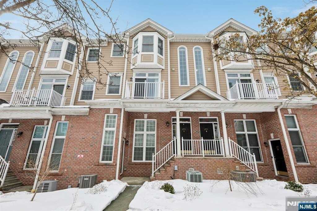 273 Roslyn Ct - Photo 2 of 44