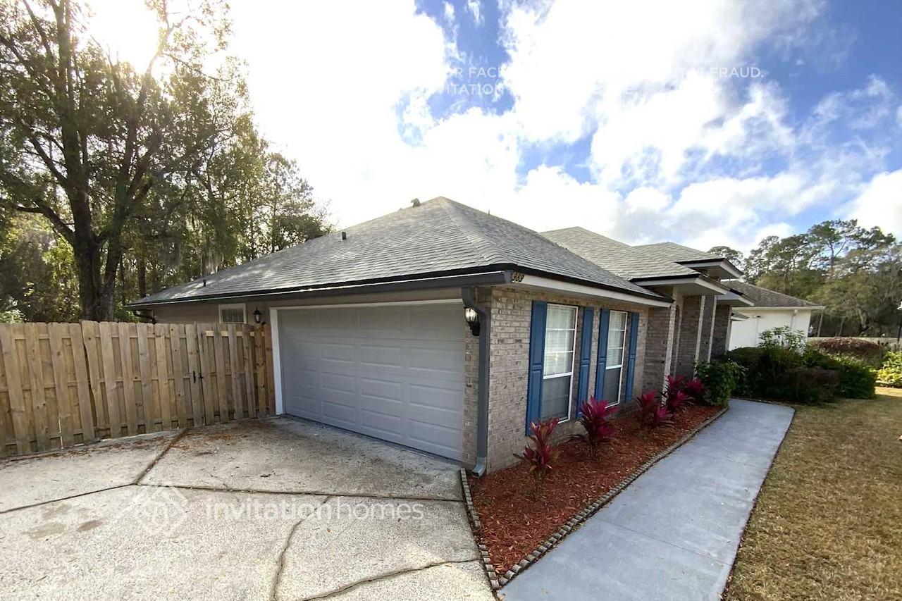 11989 Collins Creek Dr - Photo 2 of 17