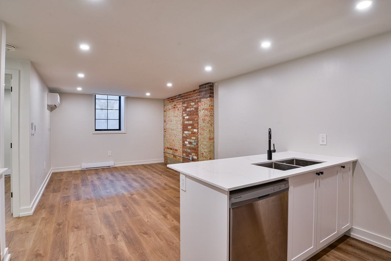 27 Peter Street North #105 - Photo 4 of 20