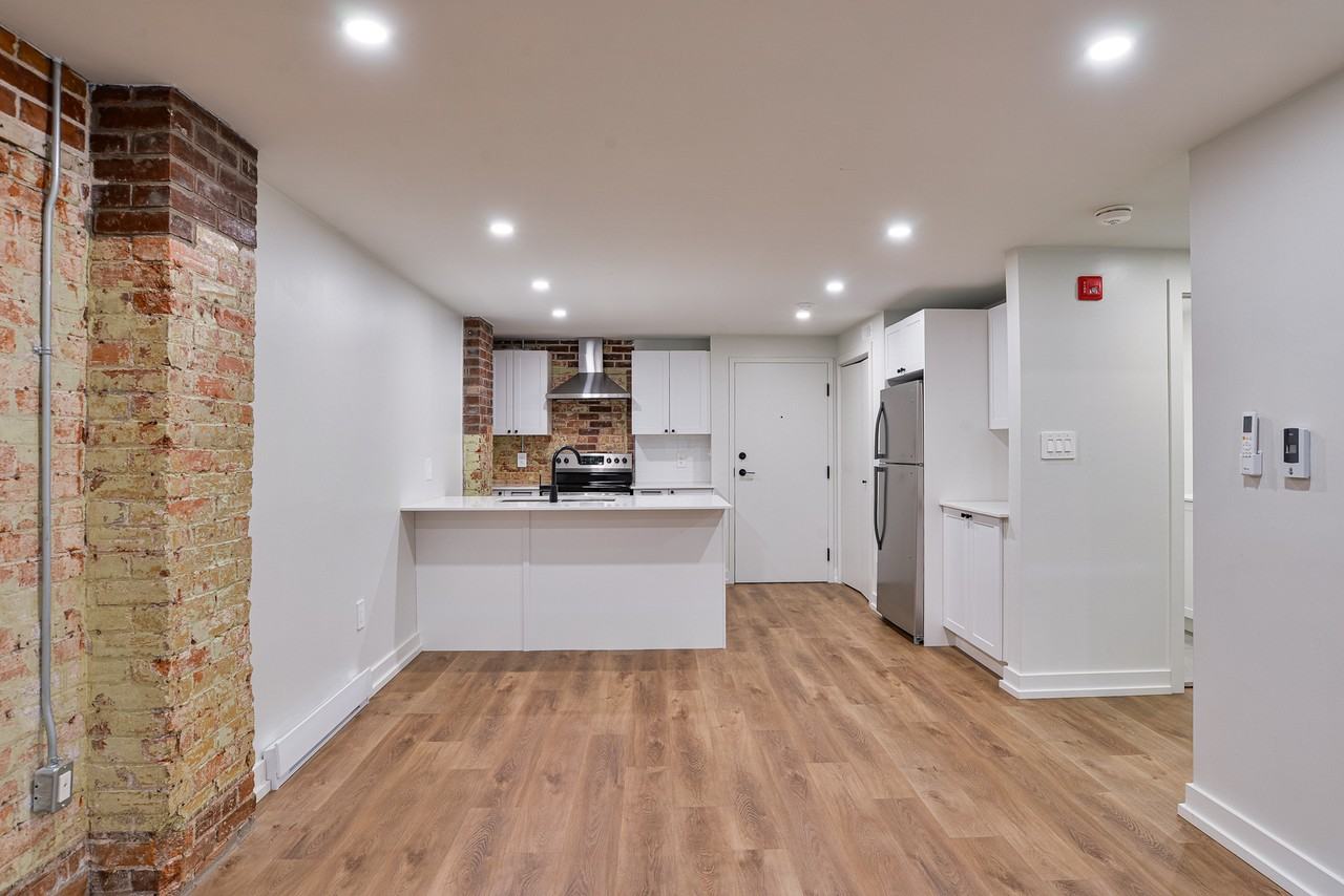 27 Peter Street North #105 - Photo 6 of 20