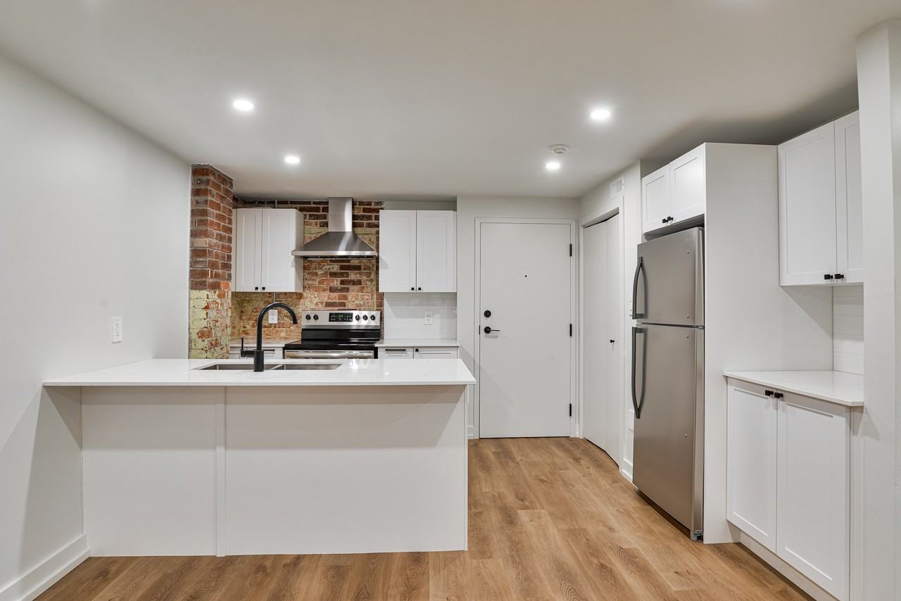 27 Peter Street North #105 - Photo 5 of 20