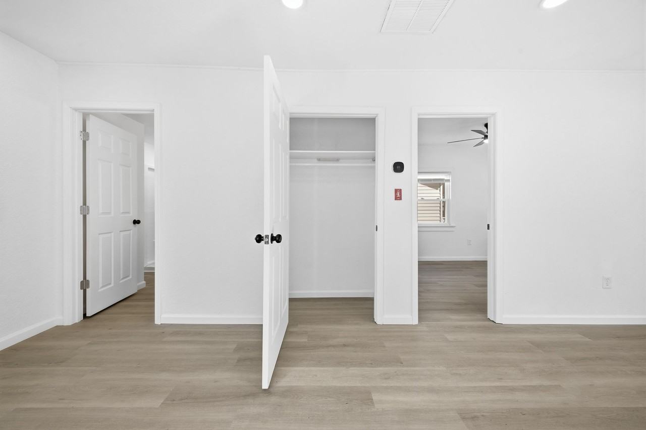 828 W 42nd St #1 - Photo 7 of 25