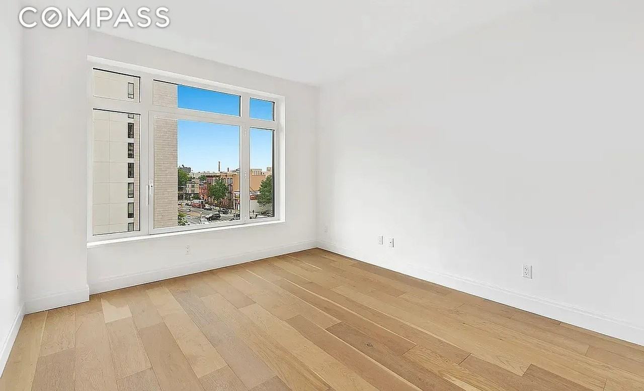 185 18th St #808 - Photo 2 of 12