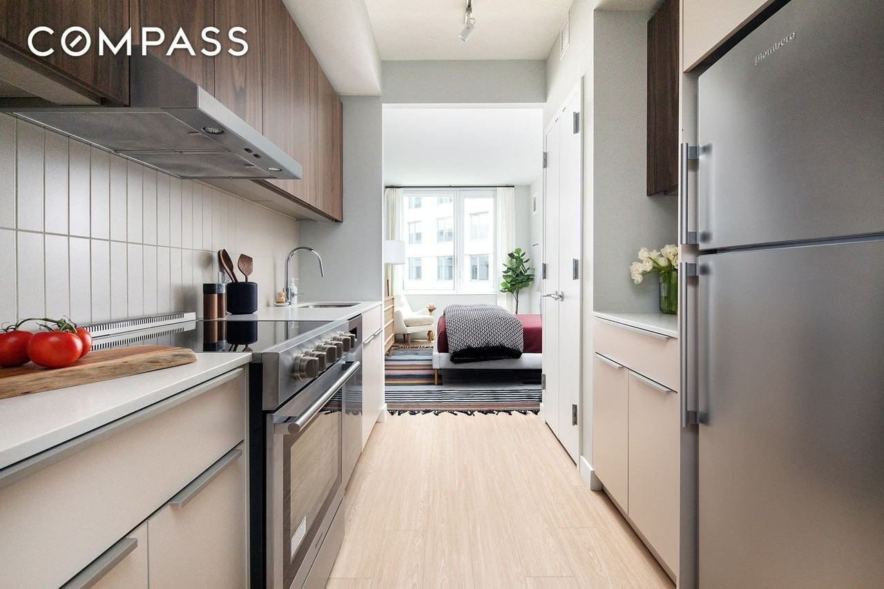 3077 Vernon Blvd #535W