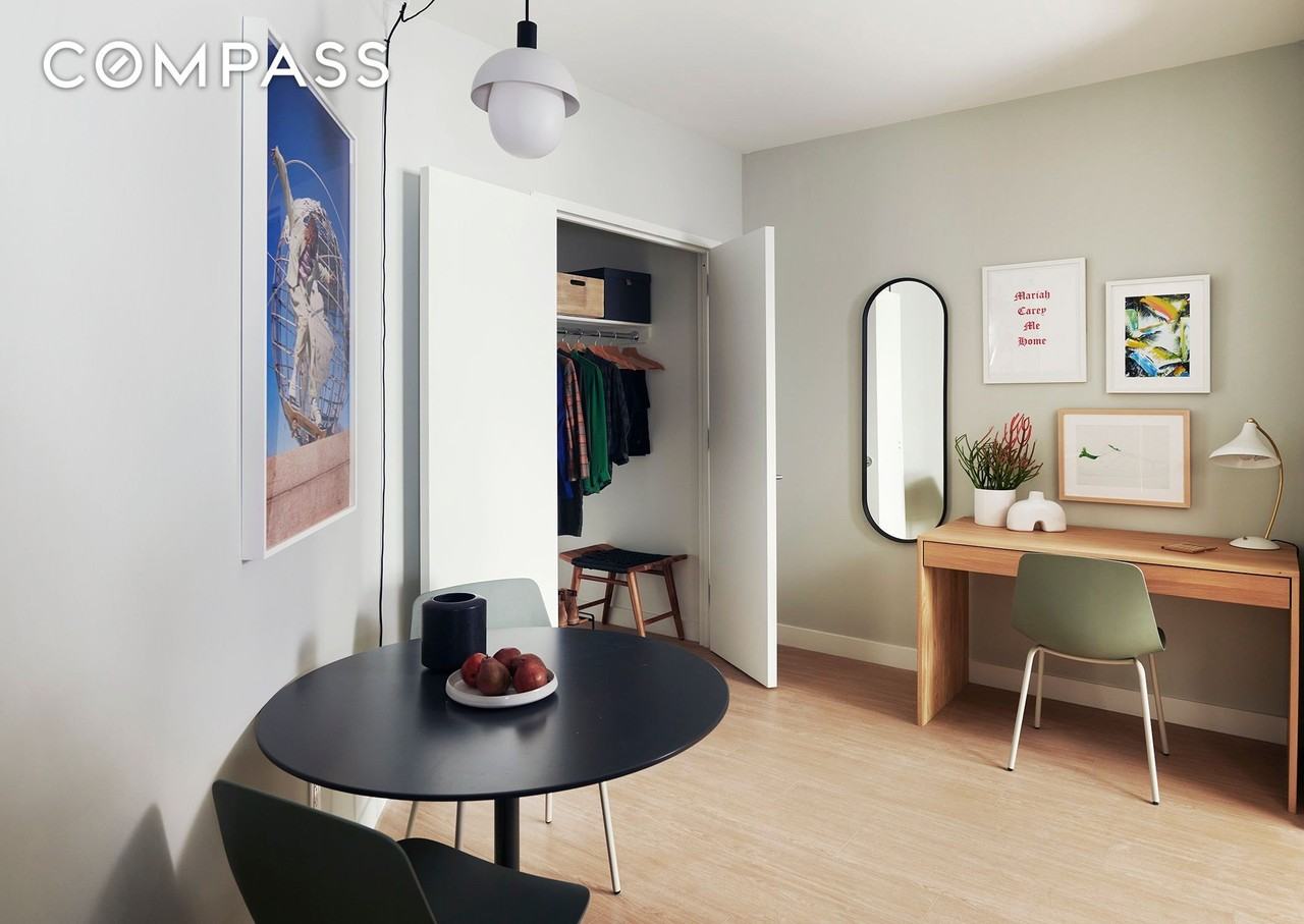 3077 Vernon Blvd #535W - Photo 2 of 8