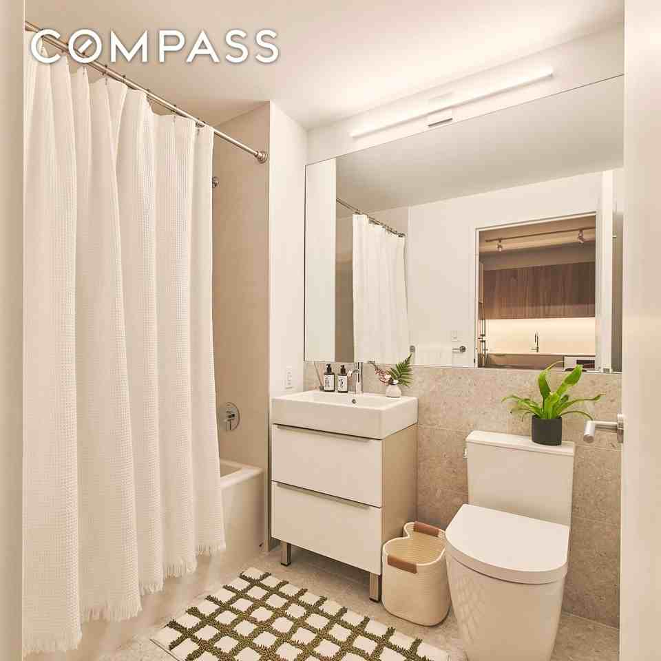 3077 Vernon Blvd #535W - Photo 5 of 8