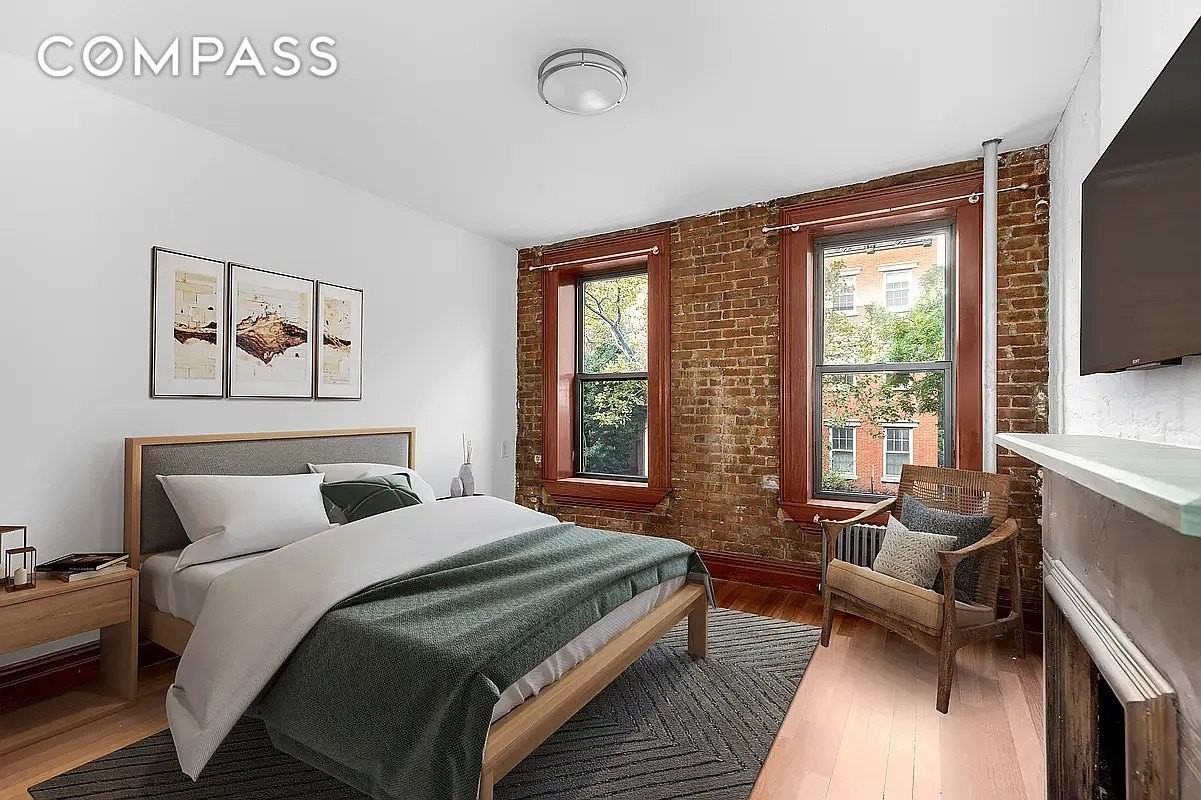 316 W 19th St #1W - Photo 3 of 6