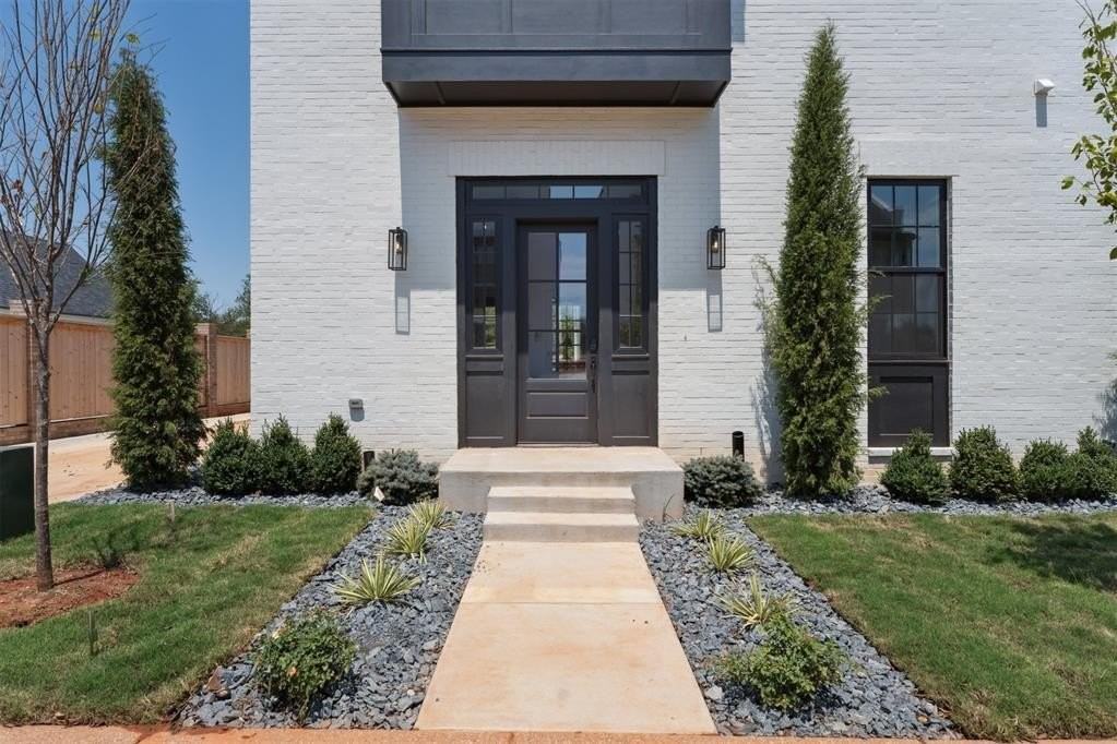 18817 Selah Way - Photo 3 of 48