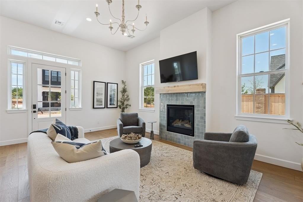 18817 Selah Way - Photo 6 of 48