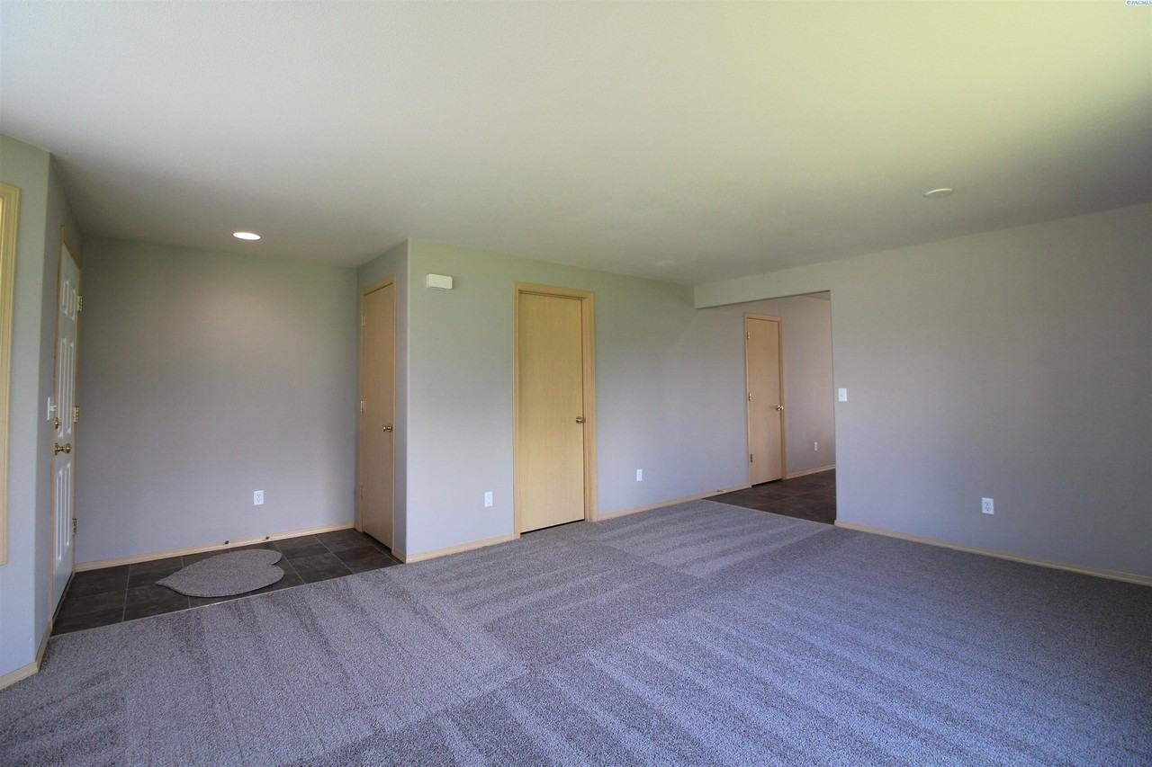 9604 Percheron Dr - Photo 4 of 12