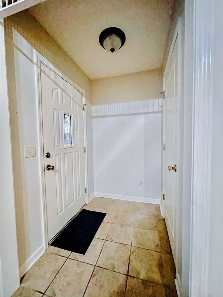 901 University Ave - Photo 5 of 30