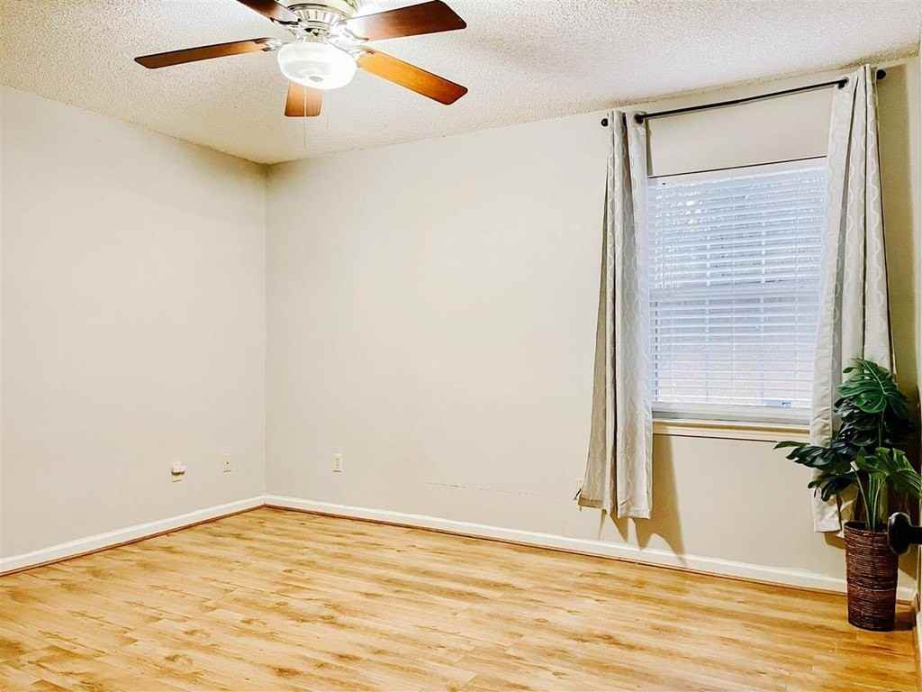 901 University Ave - Photo 6 of 30