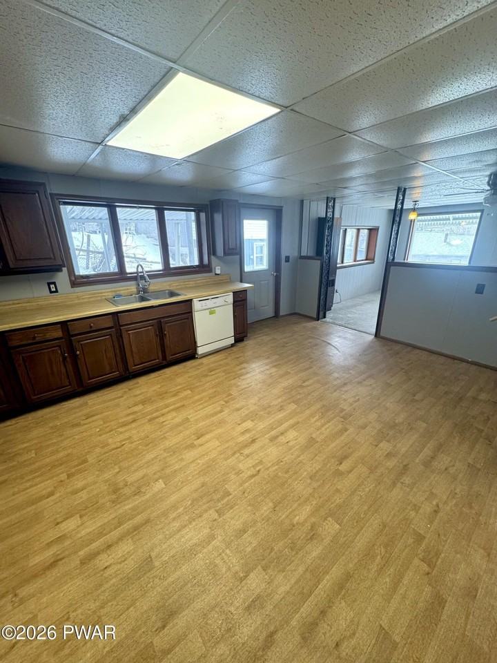 117 Cliff St - Photo 4 of 16