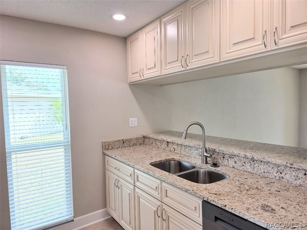 11612 W Kingfisher Ct - Photo 4 of 35