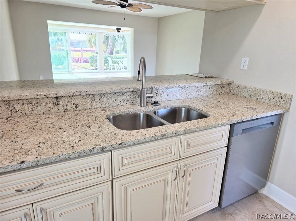 11612 W Kingfisher Ct - Photo 7 of 35