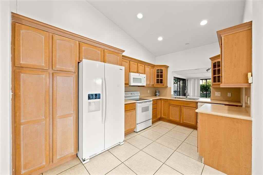 6825 Allegre Ct - Photo 4 of 31