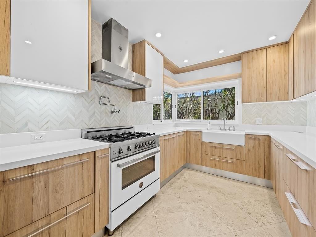 640 Se 26th Ave - Photo 4 of 25