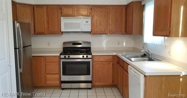 185 Coolidge Rd - Photo 4 of 14