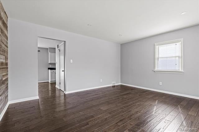 1016 Amelia Ave - Photo 2 of 15