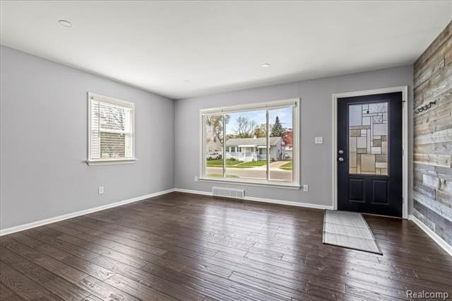 1016 Amelia Ave - Photo 3 of 15