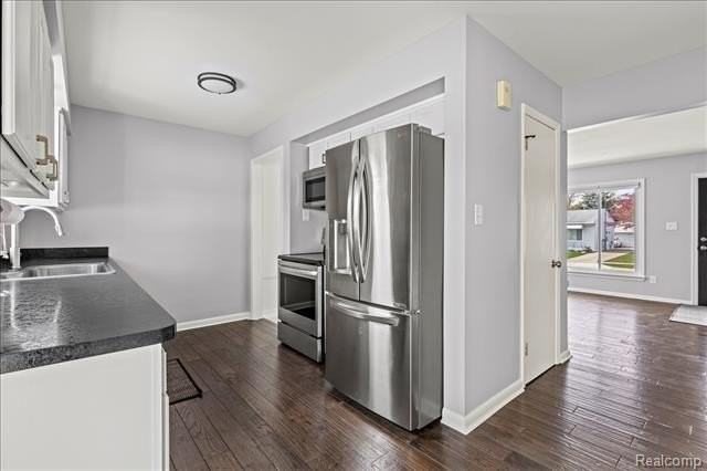 1016 Amelia Ave - Photo 5 of 15