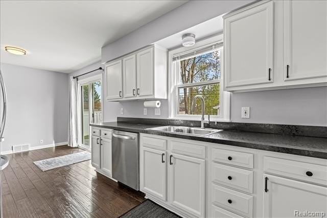 1016 Amelia Ave - Photo 6 of 15