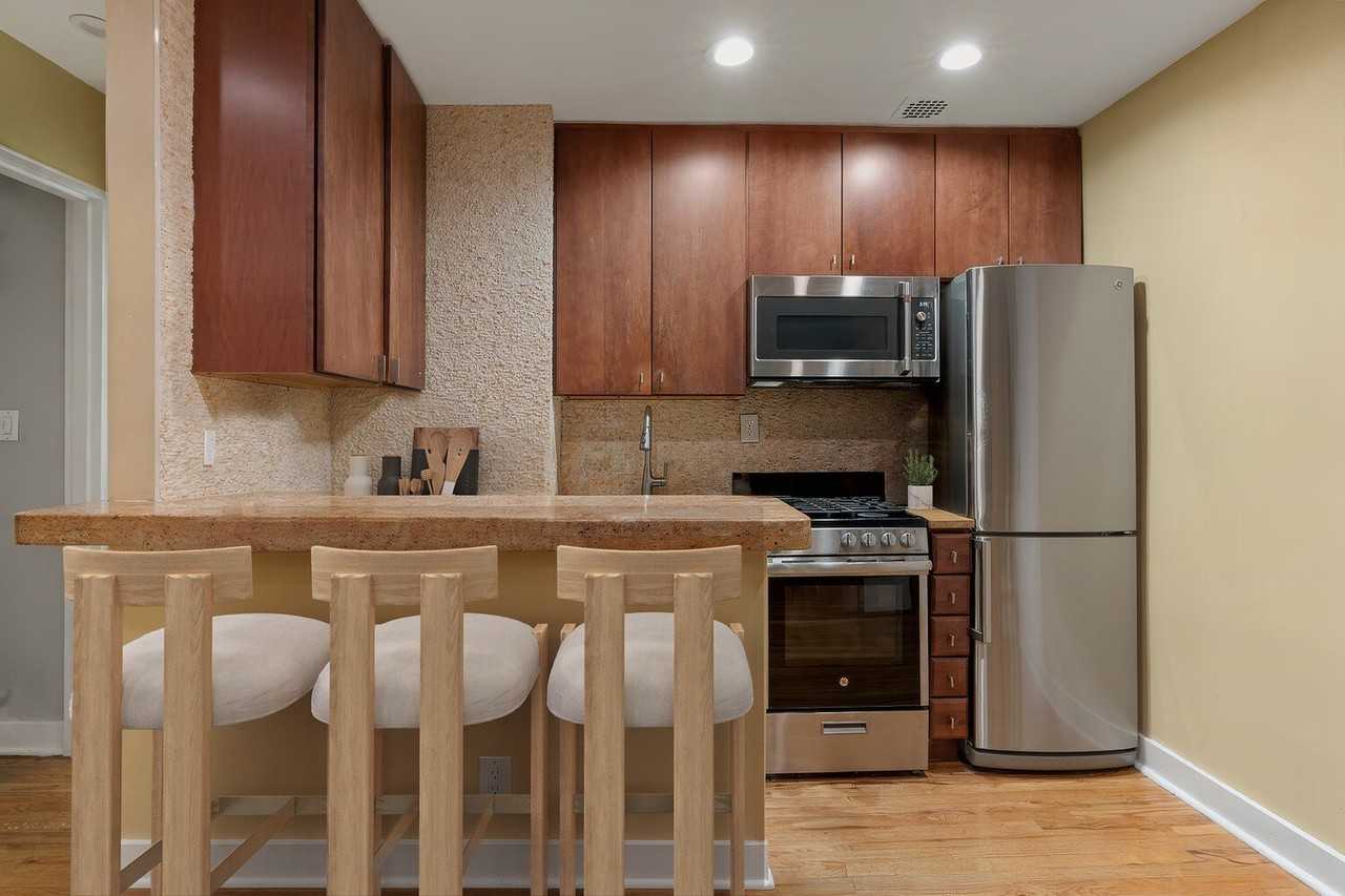 250 W 15th St #3I - Photo 4 of 7