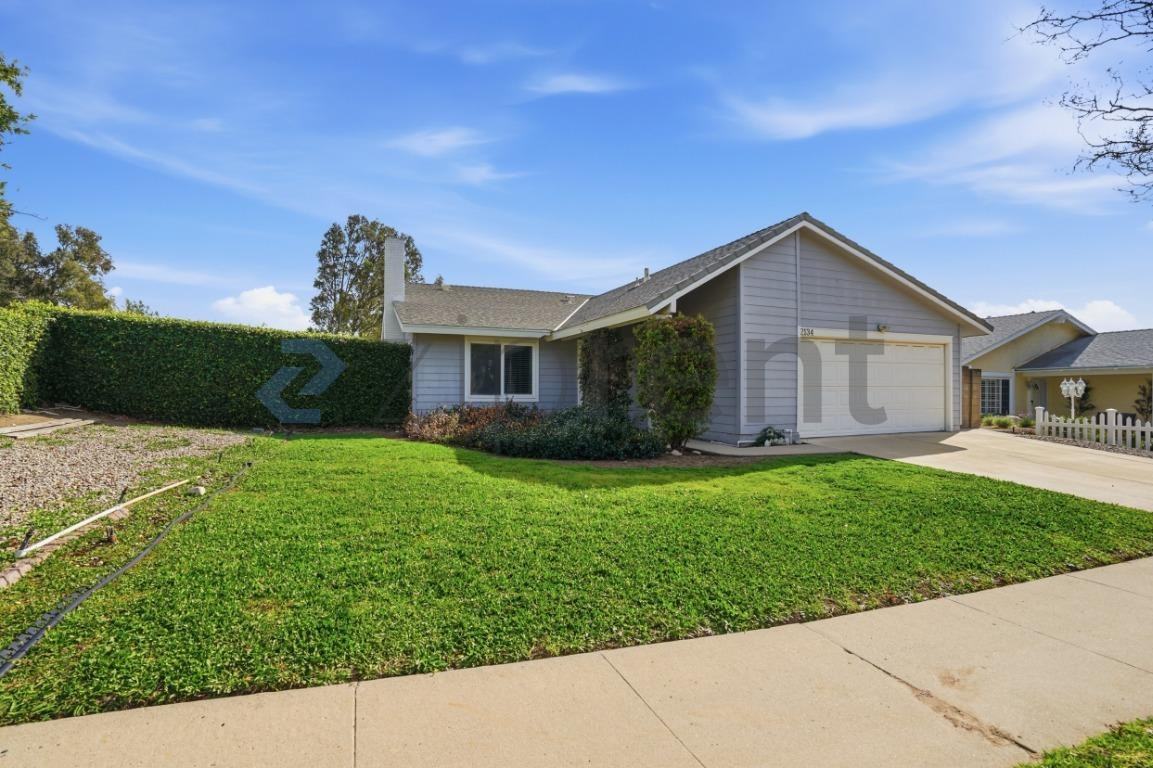 2134 Latham St - Photo 5 of 36