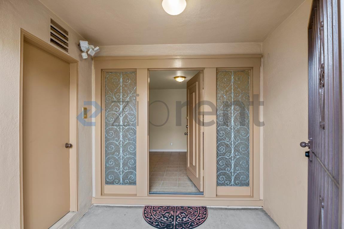 78 Saint Marks Ct #1 - Photo 4 of 32