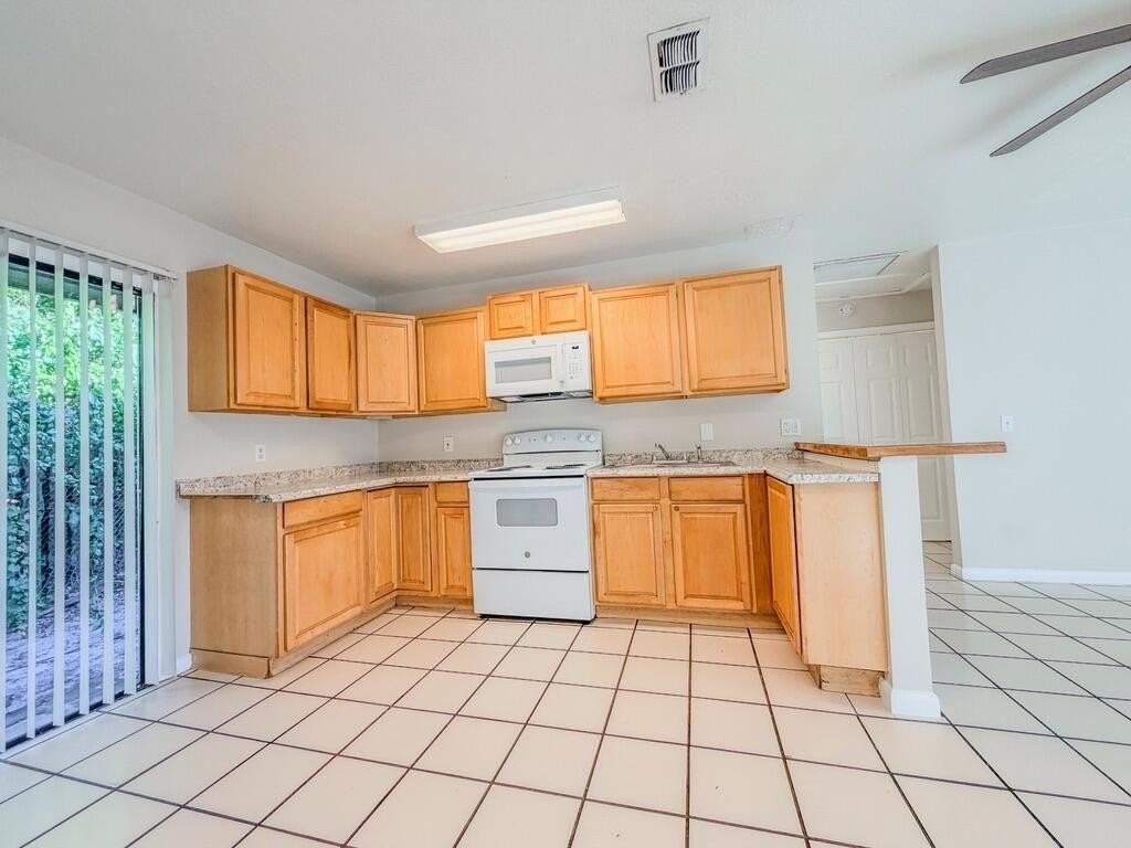 2028 Major Dr - Photo 5 of 15