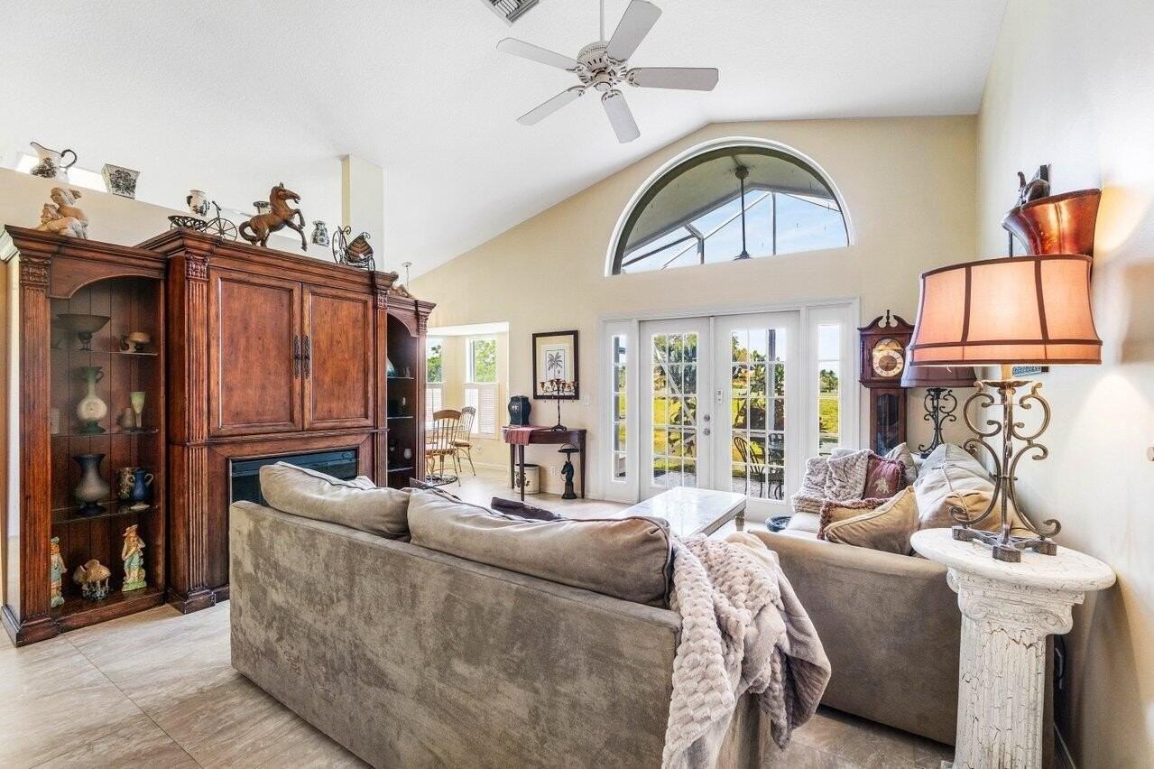 2730 Linkside Dr - Photo 4 of 33