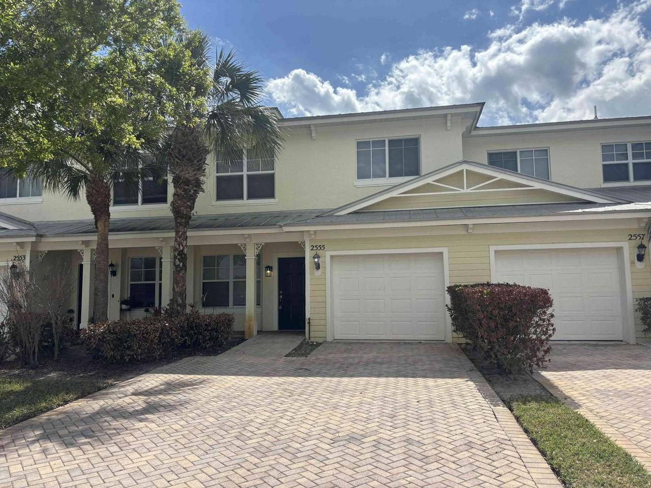 2555 Creekside Dr - Photo 4 of 16