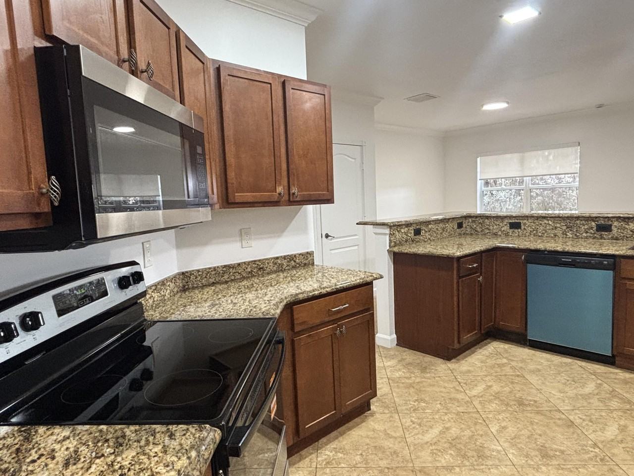 2555 Creekside Dr - Photo 6 of 16