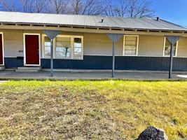 featured image of 400 Pfeil St
