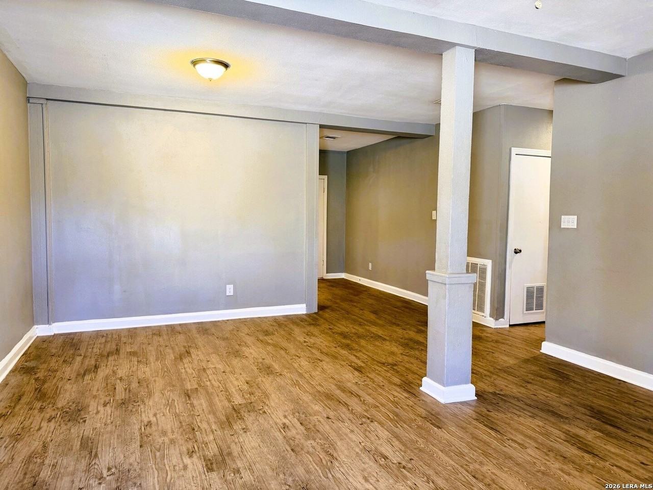 400 Pfeil St - Photo 3 of 20