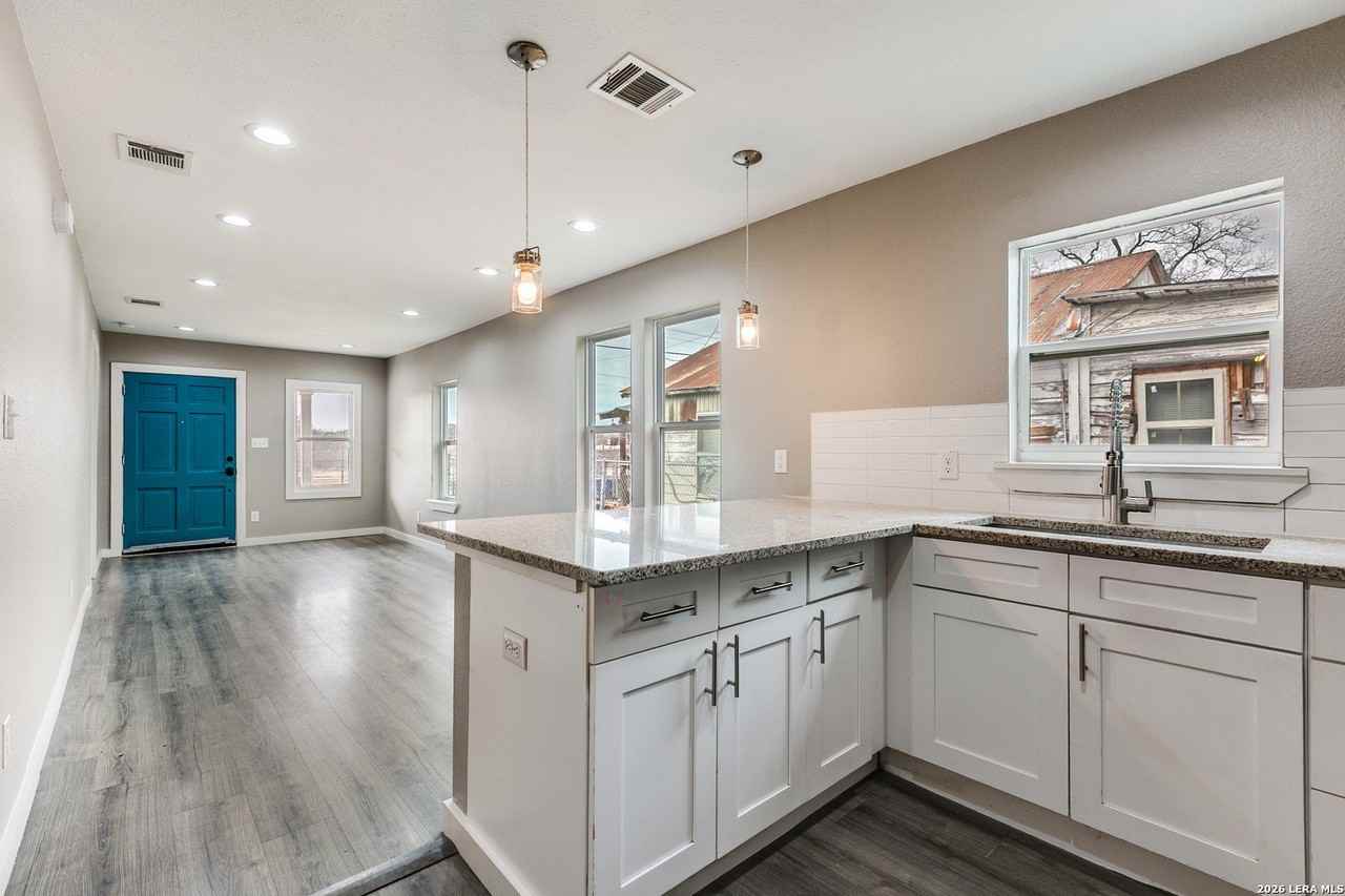 114 Parkview Dr - Photo 4 of 12