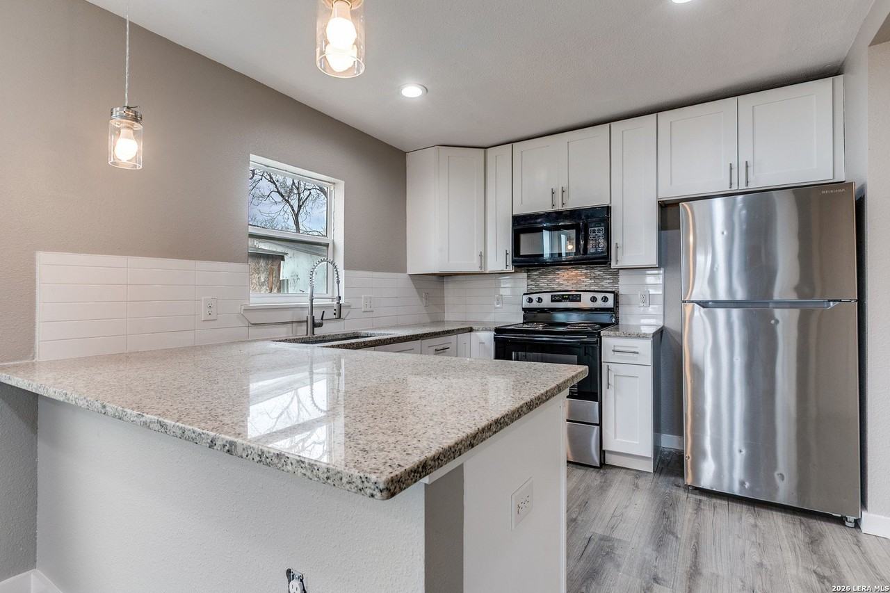 114 Parkview Dr - Photo 7 of 12