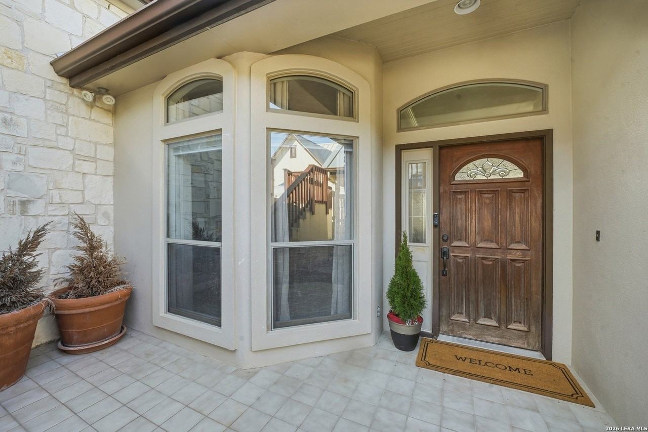 204 Tapatio Dr W - Photo 3 of 48